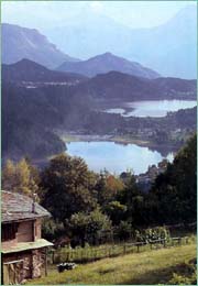 Altopiano di Pin - Veduta laghi Serraia e Piazze